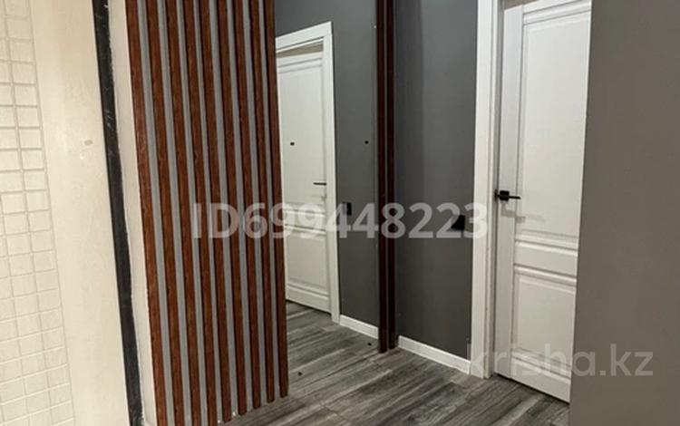 1-комнатная квартира · 52 м² · 9/9 этаж, проспект Абая 244 за 180 000 ₸ в Уральске — фото 21