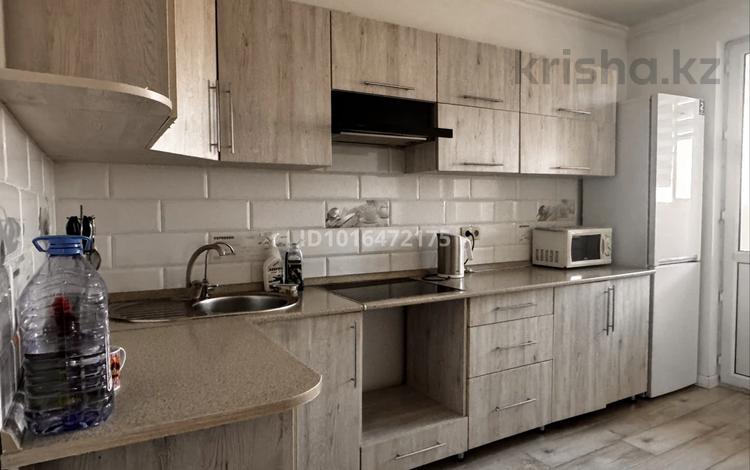 2-комнатная квартира · 58 м² · 12/12 этаж, мкр Дарабоз 5 за 300 000 ₸ в Алматы, Алатауский р-н — фото 2