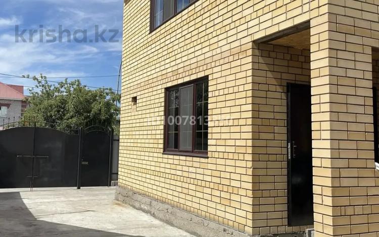 4-комнатная квартира · 112 м² · 2/2 этаж, Кульжановых 30 за 45 000 ₸ в Семее — фото 2