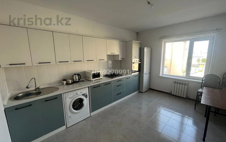 2-комнатная квартира, 63 м², 4/5 этаж помесячно, мкр Нурсая, Куншуак 1/9 за 180 000 〒 в Атырау, мкр Нурсая — фото 2