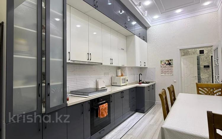 4-комнатная квартира · 130 м² · 8/12 этаж, 17-й мкр 113 за 58 млн ₸ в Актау — фото 2