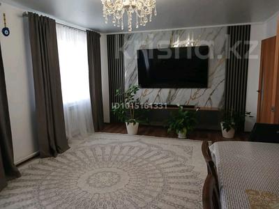 3-бөлмелі пәтер · 81 м² · 3/5 қабат, Строителей 40 9 — Школа ,Поликлиника,Детские сады,Торговые дома, бағасы: 23 млн ₸ в Аксу