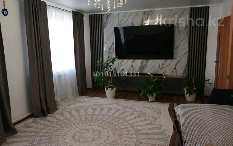 3-бөлмелі пәтер · 81 м² · 3/5 қабат, Строителей 40 9 — Школа ,Поликлиника,Детские сады,Торговые дома, бағасы: 23 млн ₸ в Аксу — фото 2