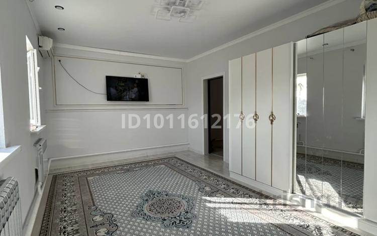 Отдельный дом · 2 комнаты · 72 м² · 10 сот., мкр Зарослый, 18 2 за 15.5 млн ₸ в Атырау — фото 2