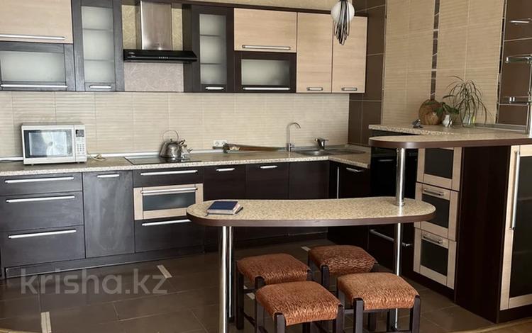 3-комнатная квартира · 95 м² · 15/21 этаж, Солодовникова 21а за 350 000 ₸ в Алматы, Бостандыкский р-н — фото 2