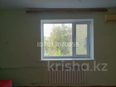 2-комнатная квартира · 35 м² · 3/3 этаж, Қонаев 1 — 8мектеп за 50 000 ₸ в Актобе, мкр. Курмыш