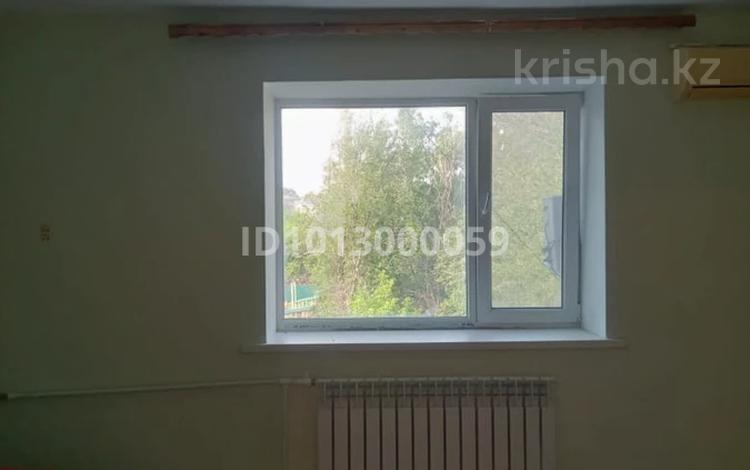 2-комнатная квартира · 35 м² · 3/3 этаж, Қонаев 1 — 8мектеп за 50 000 ₸ в Актобе, мкр. Курмыш — фото 2