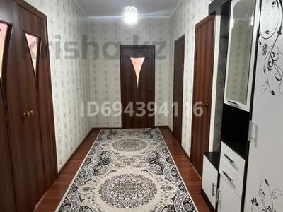 3-комнатная квартира, 72 м², 2/5 этаж помесячно, Есимхан 13А 6 за 120 000 〒 в 