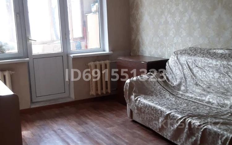 2-комнатная квартира, 45 м², 2/4 этаж помесячно, мкр №1 53 за 250 000 〒 в Алматы, Ауэзовский р-н — фото 2