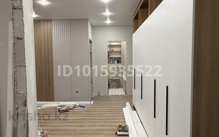 3-комнатная квартира · 90 м² · 5/10 этаж, Микрорайон Степной-2 участок 2/6 за 550 000 ₸ в Караганде, Казыбек би р-н — фото 2