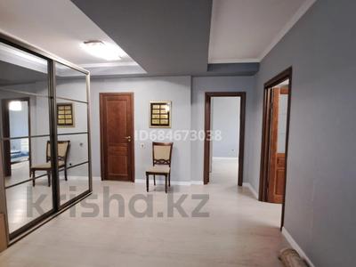 2-комнатная квартира · 102 м², мкр Самал-1, Самал 1 9 — Напротив Достык Плаза за 600 000 ₸ в Алматы, Медеуский р-н