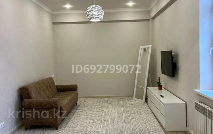 2-бөлмелі пәтер, 70 м², 4/10 қабат ай сайын, Шарипова 28, бағасы: 400 000 〒 в Атырау, мкр Жилгородок — фото 2