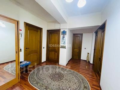 3-комнатная квартира, 70 м², 7/9 этаж, мкр Аксай-3Б 2 — ул. Толе Би и ул. Яссауи за 41 млн 〒 в Алматы, Ауэзовский р-н