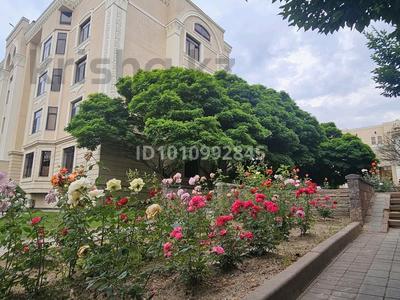 4-комнатная квартира · 190 м² · 3/4 этаж, Мирас — Аль-Фараби за 810 000 ₸ в Алматы, Бостандыкский р-н