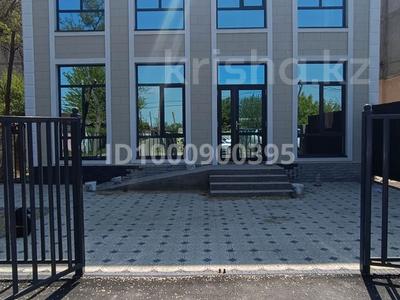 Продажа коммерческой недвижимости в Жамбылской обл.: Свободное назначение, офисы, магазины и бутики, салоны красоты, медцентры и аптеки, образование · 190 м² за 65 млн 〒 Свободное назначение, офисы, магазины и бутики, салоны красоты, медцентры и аптеки, образование · 190 м² за 65 млн 〒 в Таразе