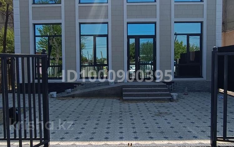 Свободное назначение, офисы, магазины и бутики, салоны красоты, медцентры и аптеки, образование · 190 м² за 65 млн 〒 в Таразе — фото 2