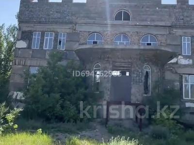 Отдельный дом · 10 комнат · 620 м² · 20 сот., мкр Михайловка , Механическая 9 — По Астанинской трассе не доезжая Тойота центр за 85 млн 〒 в Караганде, Казыбек би р-н