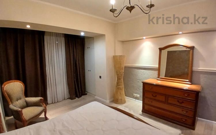 3-комнатная квартира · 75 м² · 5/5 этаж, Богенбай батыр 75 за 400 000 ₸ в Алматы, Медеуский р-н — фото 2
