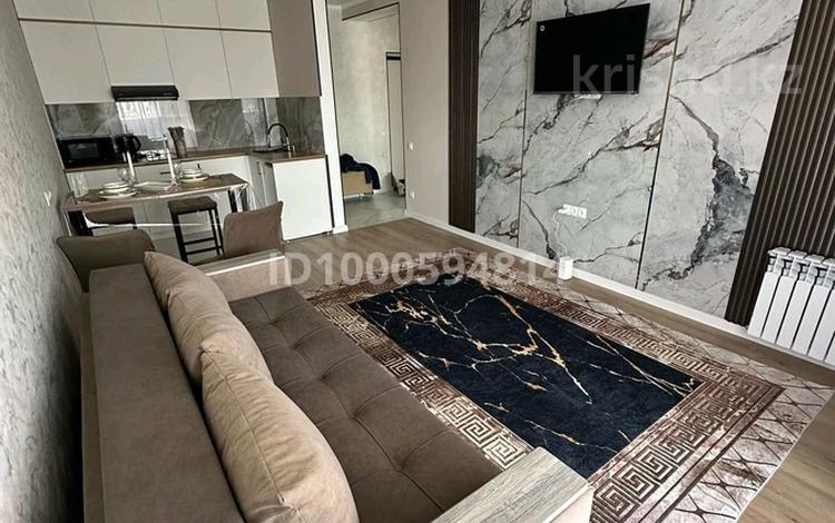 1-комнатная квартира · 62 м² · 5/5 этаж, 35 квартал 16 — ЖК Болашак -Гастроном за 17 000 〒 в Семее — фото 2