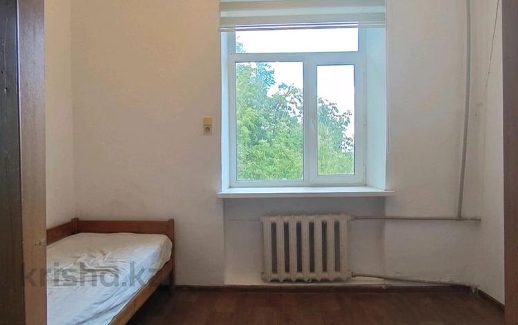 3-бөлмелі пәтер · 57.5 м² · 2/3 қабат, Привокзальная, бағасы: 13.5 млн ₸ в Уральске — фото 2