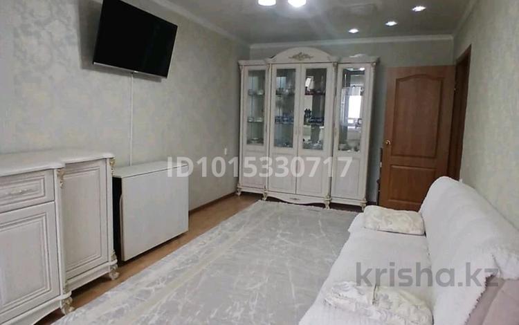 4-комнатная квартира · 90 м² · 3/3 этаж, Пришахтинск, Экибастузская 121 за 26 млн ₸ в Караганде, Алихана Бокейханова р-н — фото 2