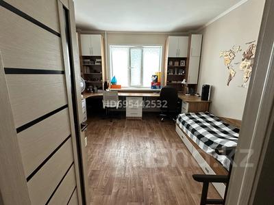 3-комнатная квартира, 80 м², 2/10 этаж, мкр Юго-Восток, Сарыарка 31 — сарыарка за 38 млн 〒 в Караганде, Казыбек би р-н