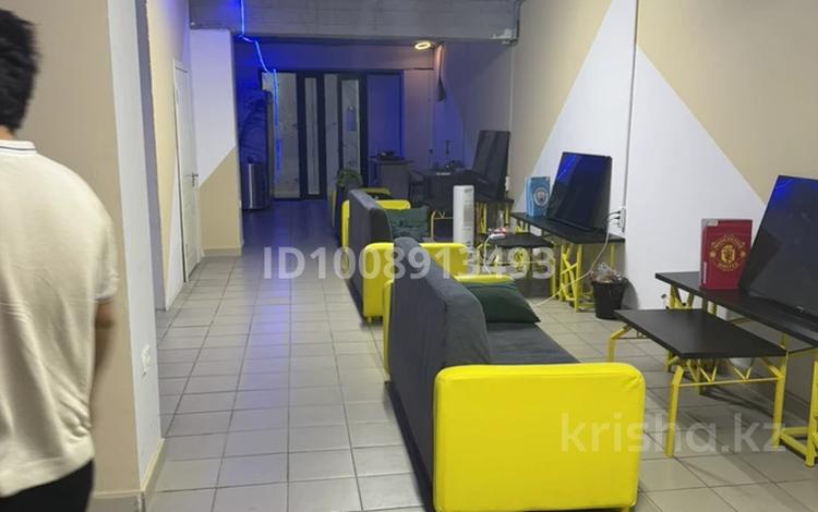 Свободное назначение, офисы, магазины и бутики, склады, салоны красоты, развлечения, конференц-залы, кабинеты и рабочие места, студии · 100 м² за 200 000 〒 в Шымкенте, Аль-Фарабийский р-н — фото 2