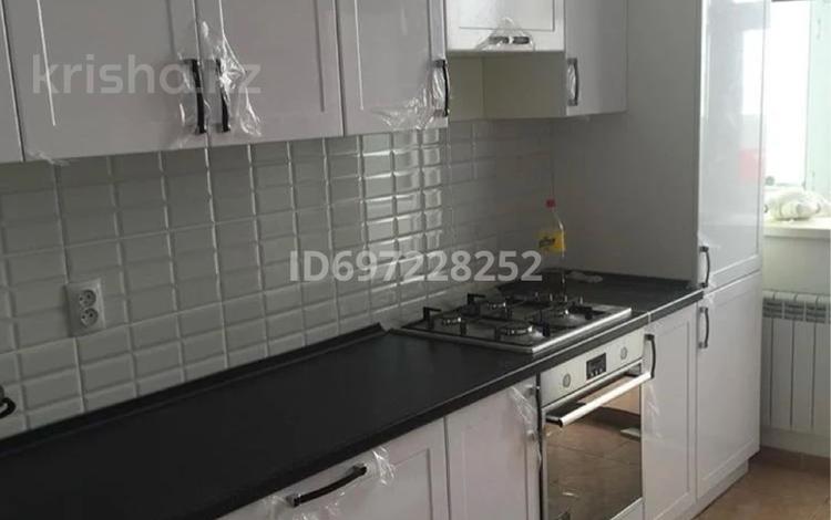 3-бөлмелі пәтер · 74 м² · 8/8 қабат, Бокенбайбатыра 155/7 — Аэропорт, бағасы: 24 млн ₸ в Актобе — фото 2