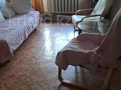 3-бөлмелі пәтер, 70 м², 5/5 қабат ай сайын, Айтеке би 174, бағасы: 400 000 〒 в Алматы, Алмалинский р-н