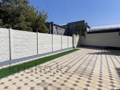 Отдельный дом · 6 комнат · 140 м² · 4 сот., Туркестанская 42 — Гостиница Достык, охранное агентство КГБ за 60 млн 〒 в Шымкенте, Аль-Фарабийский р-н