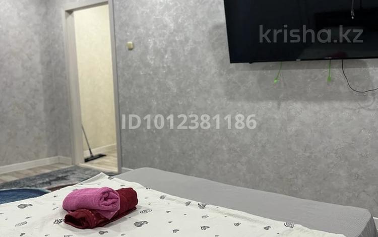 1-комнатная квартира · 30 м² · 1/5 этаж, ул. Гагарина 99/1 за 10 000 ₸ в Уральске — фото 2