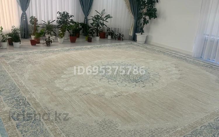 Дом · 3 комнаты · 230 м², мкр Атамура 42 за 500 000 ₸ в Атырау — фото 2