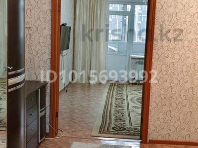1-бөлмелі пәтер · 48.9 м² · 5/5 қабат, Нұрсая ш/а., Таумыш Жумагалиева 21, бағасы: 140 000 ₸ в Атырау, мкр Нурсая