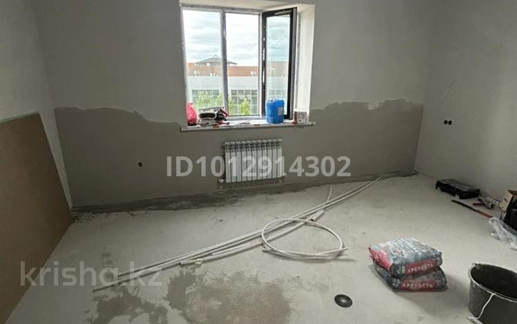 2-бөлмелі пәтер · 78 м² · 2/5 қабат, Алтын орда ш/а., Ораз Татеулы 15а, бағасы: 32 млн ₸ в Актобе, мкр. Алтын орда — фото 2