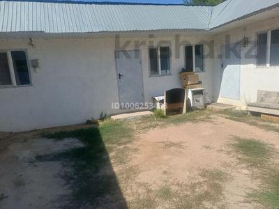 Жеке үй · 8 бөлме · 200 м² · 8 жүзд., Шона смаханулы 112 — Ауылбереке базар, бағасы: 15 млн ₸ в Таразе