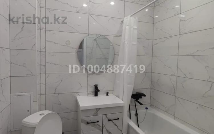 1-комнатная квартира · 55 м² · 2 этаж, Самал за 13 000 〒 в Уральске — фото 2