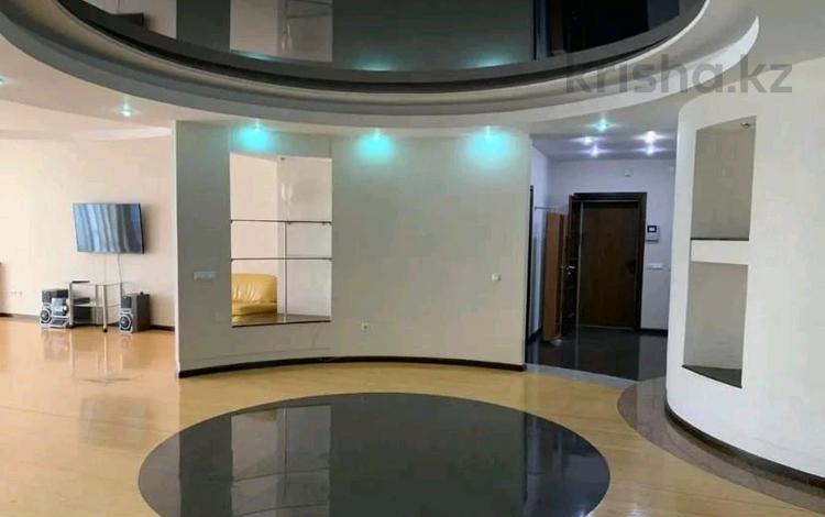 4-комнатная квартира · 200 м² · 5/7 этаж, Достык 132 за 900 000 ₸ в Алматы, Медеуский р-н — фото 2
