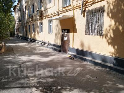 2-бөлмелі пәтер · 43 м² · 1/3 қабат, Проезд Айбергенова — Аскарова - Республики, школа №20, бағасы: 15.3 млн ₸ в Шымкенте, Аль-Фарабийский р-н