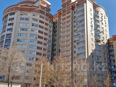 4-комнатная квартира · 200 м² · 6/9 этаж, Бактыгерея Кулманова 1а за 500 000 〒 в Атырау