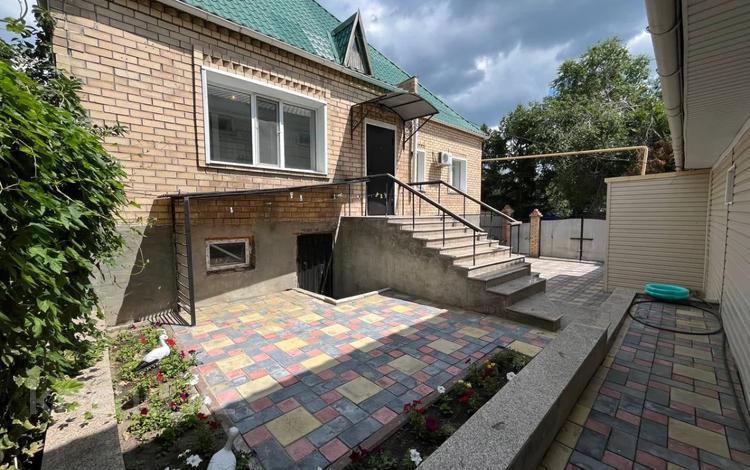 Отдельный дом · 4 комнаты · 263.3 м² · 8.3 сот., Абая за 100 млн ₸ в Костанае — фото 2