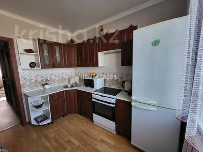 4-комнатная квартира · 76 м² · 8/10 этаж, Майкудук, Майкудук, мкр Голубые пруды 6 за 28.5 млн 〒 в Караганде, Алихана Бокейханова р-н