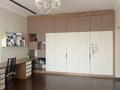 3-комнатная квартира · 150 м², Желтоксан 2/2 за 500 000 ₸ в Астане, Сарыарка р-н — фото 5