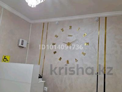 Офисы, магазины и бутики, салоны красоты, медцентры и аптеки, образование, кабинеты и рабочие места, студии · 60 м² за 160 000 ₸ в 