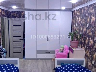 Пәтерлер в Улытау обл.: 3-бөлмелі пәтер · 61.2 м² · 1/5 қабат, Алашахана 35, бағасы: 22 млн 〒 3-бөлмелі пәтер · 61.2 м² · 1/5 қабат, Алашахана 35, бағасы: 22 млн 〒 в Жезказгане