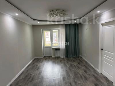 3-комнатная квартира · 64 м² · 2/5 этаж, Титова — Магазины Умит за 30 млн 〒 в 