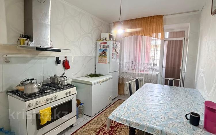 2-бөлмелі пәтер · 60 м² · 3/7 қабат, Алтын орда ш/а., мкр Батыс 2 49Д, бағасы: 24 млн ₸ в Актобе, мкр. Алтын орда — фото 2