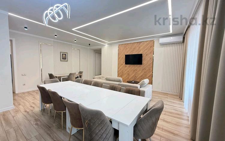 6-комнатная квартира · 215 м², Исаева — ТРЦ Галактика за 85 млн ₸ в Уральске — фото 2