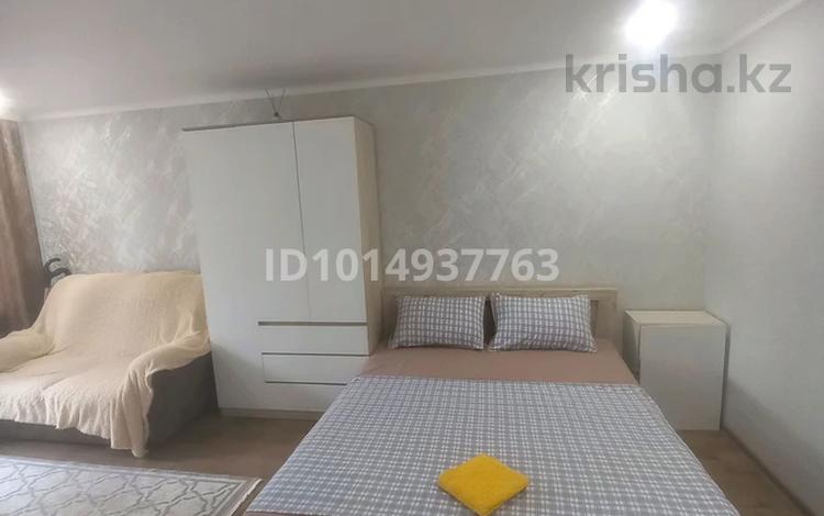1-комнатная квартира · 38 м² · 3/5 этаж, 410 квартал 8 за 14 000 ₸ в Семее — фото 2