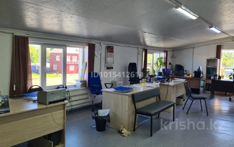 Офисы, кабинеты и рабочие места · 220 м² за 350 000 ₸ в Усть-Каменогорске — фото 9