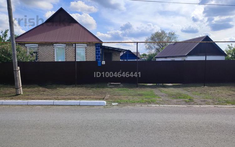 Отдельный дом · 4 комнаты · 80 м² · 10 сот., Джамбульская 42 — Район первой школы.рядом. Байтерек магазин. за 17 млн ₸ в Аксае — фото 2